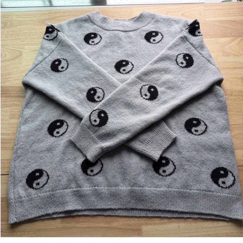 Yin Yang Crewneck Sweater Gray Grey Black Women's XXL No Boundaries